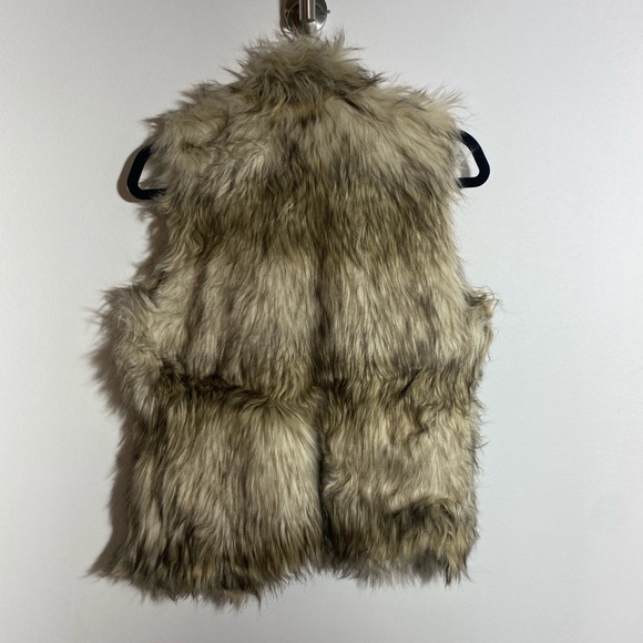 Faux Fur Vest - Picture 6 of 7